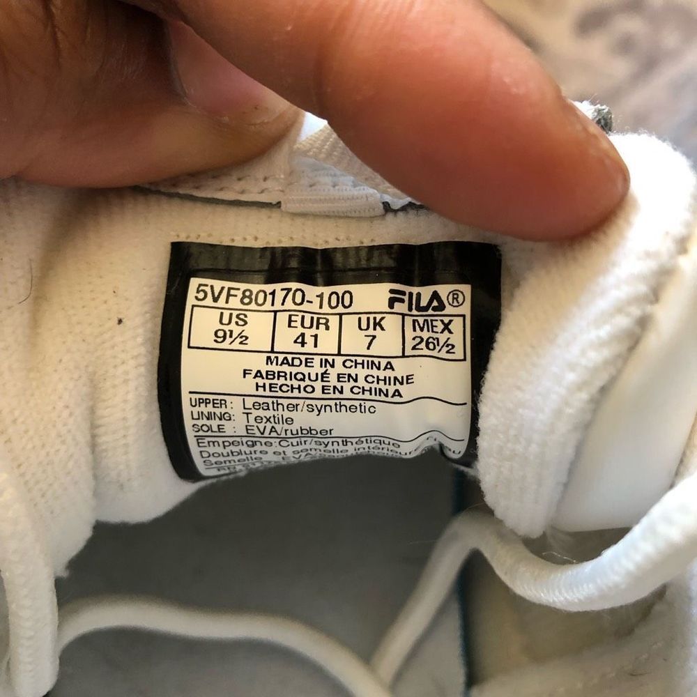 Fila Women’s Disruptor 2 Premium Triple White Sneakers Size 8.5 - Picture 6 of 6